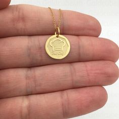 ● Material of pendant: Solid gold 14k ( REAL GOLD ) ● Metal Stamp: 14k ● The pendant is available in 3 sizes: 14,0 mm / 0,55 inches ( Diameter ) 16,5 mm / 0,65 inches ( Diameter ) 19,1 mm / 0,75 inches ( Diameter ) ( In the photos the size of the pendant is 14mm / 0.55 inches Diameter ) ● Material of chain: Solid gold 14k ( REAL GOLD ) ● Chain Options: **Chain No.1  :  thickness 0,7mm  **Chain No.2 :  thickness 1,3mm ● Chain Length: - 40 cm / 15,75 inches ( Length ) - 45 cm / 17,72 inches ( Leng Gold 14k Hallmarked Charm Necklaces, 14k Gold Charm Necklace With Hallmark, Gold Medallion Charm Necklace Stamped 14k, Yellow Gold Medallion Charm Necklace 14k, 14k Yellow Gold Nameplate Charm Necklace, Stamped 14k Yellow Gold Charm Necklaces, 14k Gold Charm Necklace, Chef Necklace, Hat Jewelry