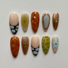 Giraffe Nails Acrylic, Simple Earth Tone Nails, Maroon And Tortoise Nails, 90s Fall Nails, Cute Cartoon Nail Art, Luxury Press On Nail Designs, Almondetto Nails Designs, Camp Flog Gnaw Nails, Earthy Nails Designs Almond