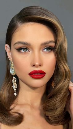 Gala Make Up, Blue Eyes Red Lips, Bridal Makeup Red Lips, Look Gatsby, Normal Makeup, Red Lips Makeup Look, Wedding Hairstyles And Makeup, Wedding Guest Makeup, Wedding Makeup Tutorial