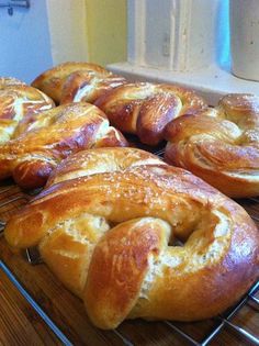 several loaves of bread sitting on a cooling rack