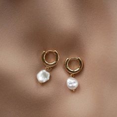 A set of chunky gold huggie hoops are adorned with a pearl drop. We love the unique shape of each pearl. A classic style with a fun twist. DETAILS freshwater pearl gold plated click hoop one-touch closure Earrings Gold Pearl, Pearl Threader Earrings, Deer Jewelry, Pearl Earrings Gold, Gold Huggies, Cross Necklace Sideways, Huggie Earrings Gold, Gold Moon Necklace, Sterling Silver Cross Necklace