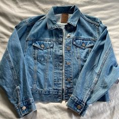 Medium-Light Wash Gap Denim Jacket, Has Dolman Sleeves And A Slightly Tapered And Cropped Waist. Super Cute Style, On Trend. Xs But Is Oversized. New With Tags, Never Worn. Cheap Gap Button-up Denim Jacket, Gap Denim Jacket, Gap Jacket, Gap Jackets, Gap Denim, Cute Style, Dolman Sleeve, Jean Coat, Jean Jacket