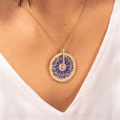 Luxury Blue Medallion Jewelry, Blue Medallion Jewelry With Polished Finish, Blue Jewelry With Detachable Round Pendant, Blue Jewelry With Detachable Pendant, Blue Necklace With Detachable Round Pendant, Yellow Gold Lapis Lazuli Round Necklace, Blue Coin Pendant Jewelry, Elegant Blue Necklace With Coin Pendant, Luxury Gold Necklace With Lapis Lazuli