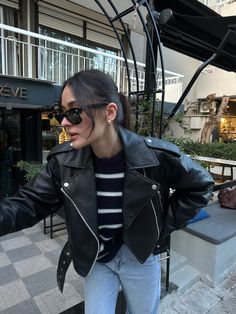 Womens Leather Jacket Outfit, Elegant Fashion Outfits, Office Dress Code, Blazer Outfits Casual, Fits Streetwear, Modern Hijab Fashion, Jeans Claro, Womens Biker Jacket, Autumn Fits