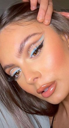 Rhinestone Hooded Eye Makeup, Blue Rhinestone Eye Makeup, Colorful Rhinestone Makeup, Fall/winter 2022-2023 Makeup Trends, Rhinestone Eyeshadow Look, Eye Makeup Inspo Creative, Rhinestone Makeup Ideas, Fun Eyeshadow Looks Brown Eyes