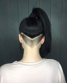 Buzz Undercut Long Hair, Undercut With Bangs, Female Undercut Long Hair, Undercut Hair Designs, Undercut Hairstyles Women, Undercut Long Hair, Shaved Hair Designs, Shaved Undercut, Undercut Women