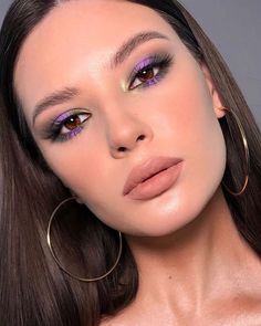 Turquoise Eyeshadow Brown Eyes, Extreme Make-up, Make Up Designs, Eyeshadow Ideas, Purple Eye Makeup, Rainbow Makeup, Purple Makeup, Makijaż Smokey Eye