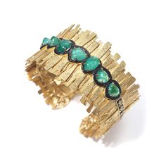 20K Coomi X Muzo Emerald Fringed Splendor Bracelet Jewelry Staples, Best Jewelry Stores, Wedding Band Sets, Designer Jewellery, Emerald Jewelry, Sea Glass Jewelry, Precious Jewelry, Wedding Ring Sets, Jewelry Trends