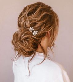 Messy Bun With Layers, Casual Low Bun, Fancy Messy Bun, Messy Bun Wedding, Grad Hair, Prom Bun, Messy Hair Updo, Hair Layers, Low Bun Hairstyles