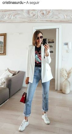 Calça Jeans: A Peça que não Pode Faltar no seu Guarda-Roupa Style With Blazer, White Blazer Outfits, Casual Trendy Outfits, Mommy Outfits, Office Casual Outfit, Diy Vetement, Casual Outfit Inspiration, Outfit Mujer, Stylish Work Outfits