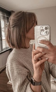 Short Hair With Bangs, Shoulder Length Hair, Light Brown Hair, Hair Highlights