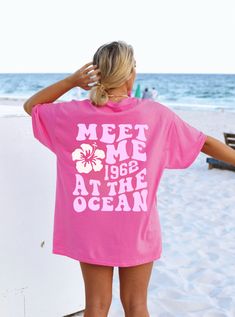 SIZE UP FOR AN OVERSIZED FIT, MODEL IS WEARING A SIZE XL Details• Meet Me At The Ocean Oversized Pink Shirt• Fabric has stretch and has a relaxed fit• Short sleeves with a crew neckline • Pair this cute tee with shorts!Material• 100% cotton• Materials may have natural variations• Colors may vary from different viewing device Birthday Baby Announcement, Wedding Bottle Labels, Spring Cups, Bachelorette Tees, Summer Cups, Oversized Aesthetic, School Collection, Rose Bonbon, Girl Dad