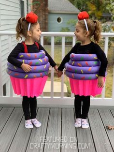 Pool Noodle Cupcake Halloween Costume - Crafty Morning Kids Candy Costume, Pool Noodle Cupcake, Girls Costume Ideas, Cupcake Halloween Costumes, Geek Outfit, Cupcake Costume, Halloween Decor Diy