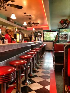 Diner Set Design, Old Timey Diner, Old Diners Vintage, Diner Food 50's, Style Coffee Bar, Old Diner, Classic American Diner, Diner Aesthetic, 1950s Diner