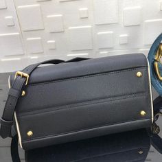 ADC Fashion Lu-Vi bags - 914 A+ Excellent Quality copies; Contact us if you've any questions in your mind. Gold Ounce, Lv Bag, New Handbags, Luxury Bags, Contact Us, Leather Bag, Clutch Bag, Louis Vuitton, Mindfulness