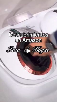 a person using a brush to clean a washing machine with the words descubinentos en amazon