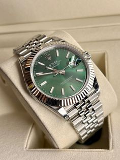 Rolex Date Just, Rolex Datejust Men, Fancy Watches, Green Watch, Rolex Date, Rolex Watches For Men, Men's Watches Luxury, Expensive Watches, Rolex Men