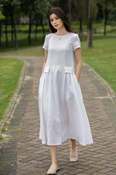 Beat the heat in style with our exquisite White Linen Dress. This casual yet sophisticated midi dress, perfect for those radiant summer days, ensures you remain fashionable and comfy. It also boasts pockets-a chic way to carry your essentials.  ★★FEATURES 100% Linen Two side pockets No lining Crew neck dress Back hidden zipper Short sleeves Linen dress Linen midi dress Below knee length Loose fit dress Minimalist Dress Perfect for summer,spring Other more color selection ★★ Bespoke Order Service If you Request other color Request the length Your height is not between 155 cm- 172 cm Your weight is over 75 kg I can do it for you, It will need some extra fee depending on on your need. Contact with me for more detail. ★★ Get your size in Size Chart with your body measurement https://www.etsy.c Old Money White Dress, Cotton Dress Summer Casual, White Dress Casual, Womens Casual Dress, Linen Style Fashion, Linen Summer Dress, White Linen Dress, Minimalist Dress, Dress Minimalist