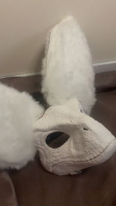 A perfect dinomask made with love and care. Ears already attached and furred ! Dinomask Fursuit, Dinomask Ideas, Dino Mask Paint Ideas, Dino Masks, Dino Mask, Dinosaur Mask, Therian Stuff, Fursuit Head, Costume Masks