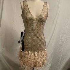 Party Dress Beautiful Feathered Bottom V Neck Sequence Gold/Cream Size Xxs Bebe