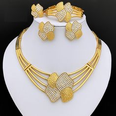 Afraic Jewelry -Gold Color Jewelry Set For Women Inlays White Rhinestone Necklace Earrings Bracelets Rings Set Wending Party Gift material: Zinc alloy key words: bowknot Shape Jewelry for women Inlays White Rhinestone Alloy Necklace Style: African fashion 4 piecese jwelry set for women Style: TRENDY Shape\pattern: Butterfly Production process: Three times in the plating Plating color: gold Origin: Mainland China Occasion: Engagement Model Number: 170 Metals Type: Zinc alloy Material: Metal MOQ: 1Set Jewelry Sets Type: Necklace/Earrings/Ring/Bracelet Item Type: Jewelry Sets Included Additional Item Description: Necklace earring ring bracelet Gender: Women Model Number:3256803884042116 Product information: Material:Zinc alloy Color: Gold Color Product Package Details: 1 Set (Neckace, Bracele Engagement Model, Color Jewelry, Gold Ring Sets, Rings Set, White Rhinestone, Rhinestone Necklace, Watch Necklace, Set For Women, Necklace Earrings