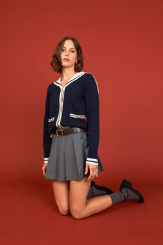 Stay cozy and stylish with our Contrast Sailor Collar Cardigan. Featuring a classic Sailor collar and V neckline, this versatile piece is a must-have for every fashion-forward wardrobe. The ribbed detailing adds a touch of texture and elegance, while the long sleeves keep you warm and comfortable. Made with premium quality materials, this cardigan is perfect for any occasion. Pair it with your favorite jeans or skirt for a chic and effortless look. Sailor Collar Sweater, Sailor Inspired Outfit, Sailor Outfit For Women, Pintrest Outfit, Sailor Collar Blouse, Sailor Outfit, Boat Fashion