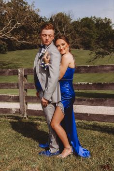 #royalblue #silveraccents #poses #prom