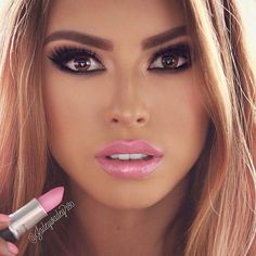 2010 Baddie, Baddie Core, Nice Makeup, Lips Nails, Frosted Lipstick, Barbie Makeup, Chique Outfits, Dramatic Eyes, Natural Wedding Makeup