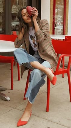 Eclectic Professional Style, Business Casual Womens Fashion Edgy Work Outfits, Cool Edgy Outfits For Women, Rocker Chic Office Style, Clothes For Artists, Flatlay Outfit Ideas, Hippie Work Outfits Women, Summer Street Style 2024 Women, Parisian Street Style Summer