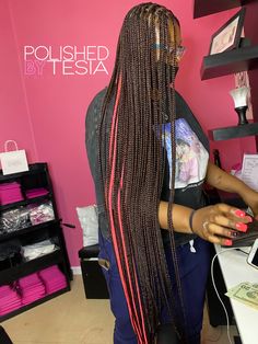 Pink Peekaboo Braids, Peekaboo Knotless, Peak A Boo Hair, Pink Peekaboo, Red Peekaboo, Peekaboo Hair Colors, Tan Skin Blonde Hair, Colored Box Braids