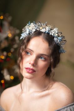 Christmas/ winter headband in blue tones with wood houses. Suitable for Christmas or for New Year's Eve party The flower headband is made of artificial and preserved materials and other arranging material. When stored in dry and dark place, our products last 10-15 years. We can also make you other matching accessories. Please message me for more information. :) Photo: Michaela durisova photography, second photographer: Barborka Model: Veronika/ Mix model management ------------------------------ Snowflake Headband, Snowflake Headpiece, Winter Wedding Flower Headband, Winter Headpiece Snow Queen, Handmade Blue Headband Headpiece, Mixed Models, Winter Headbands, Turbans, Turban Headbands