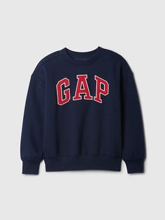 Soft, comfy fleece. Dropped shoulder, long sleeves with banded cuffs. Crewneck. Gap logo at front. Banded hem. #604516 Gap Crewneck, Gap Logo, Logo Sweatshirt, Drop Shoulder, Gap, Long Sleeves, Sweatshirts Hoodie, Crew Neck, ? Logo