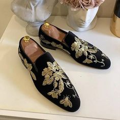 Gold Embroidery Flower Suede Loafers is a fashionable choice if you want to add a touch of luxury and personality to your formal or semi-formal attire. These shoes are best known for their comfort and ease of wear.Upper Material: PUShoes Type: LoafersPattern Type: FloralOutsole Material: RubberItem Type: casual shoesInsole Material: PUFit: Fits true to size, take your normal sizeFashion Element: EmbroiderClosure Type: Slip-On*NoteDelivery Time: Due to the current global crisis (COVID-19), shippi Black Casual Shoes, Business Casual Shoes, Flower Business, Business Shoes, Gold Embroidery, Shoe Insoles, Suede Loafers, Fashion Black, Mens Fashion Shoes