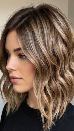 Short Bob Hairstyles Medium Bob With Layers, Latest Bob Hairstyles, Textured Bob, Bouncy Hair, Hair Essentials, Short Bob Hairstyles, Hairstyles Short, Short Bob, Bob Cut