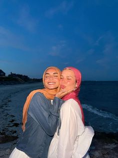 For Lifers, Hijabi Friends, Hijab Fits, Friendship Aesthetic, Digital Dress, Friends Pictures, Friends Photo, Friend Activities