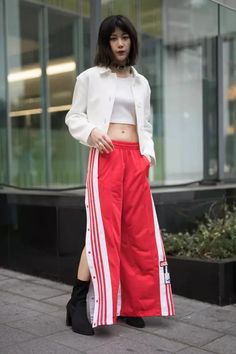 Adidas Pants Outfit, Men Skin Care Routine, Adidas Track Pants, Fall Capsule Wardrobe, Chic Blouses, Adidas Outfit, Sporty Chic, Mens Skin Care, Adidas Pants