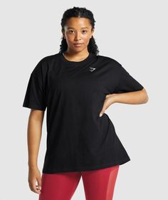 IN YOUR LOCKER 
Sometimes, you just need to throw on your 'fit. The Training Oversized T-Shirt is your new best friend. This oversized tee is perfect for taking you to and from the gym, or for an off-duty rest day look. Featuring an embroidered sharkhead logo and ribbed neckline in 100% breathable cotton, ensure your comfort and style are on top form. 
- Oversized fit
- Embroidered Sharkhead Logo
- Ribbed neckline
- Logo to left chest
- 100% cotton
- We've cut down on our use of swing tags, so t Rest Day, Gym Tops, New Best Friend, Gym Outfits, Loungewear Shorts, Ribbed Neckline, Workout Tshirts, Black Logo, Oversized Tee