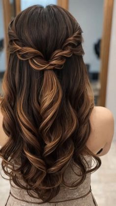 Hairstyles For Medium Length Hair Dance, Shinion Hair Trend 2024, Hairstyles 2025 Trends, Brunette 2024, Braids Brunette, Wedding Hair Braid, Blonde 2024, Beachy Hairstyles, Wedding Braid