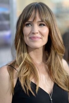 Jennifer Garner Hair, Brown Hair Bangs, Leni Klum, Soft Bangs, Brown Hair With Blonde Highlights, Super Hair, Brown Blonde Hair, Brown Hair With Highlights, Jennifer Garner