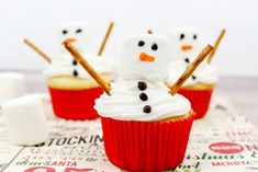 cupcakes decorated with marshmallows and snowmen