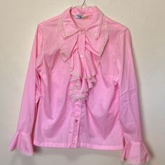 Womens L by Carol Brent for Montgomery Ward Poly cotton blend 44" bust 23" length Wild vintage 70s pink rodeo princess blouse with an overstated ruffle collar and bell sleeves. It would look amazing worn with some high waist jeans and a vest. Dolly Parton vibes. In excellent vintage condition with no noted flaws. Retro Ruffled Blouse For Spring, Spring Retro Blouse With Ruffles, Pink Fitted Top With Ruffled Collar, Fitted Pink Blouse With Ruffled Collar, Vintage Tops With Ruffles And Doll Collar, Pink Tops With Ruffles And Peter Pan Collar, Pink Ruffled Top With Peter Pan Collar, Fitted Vintage Pink Blouse, Fitted Retro Pink Blouse