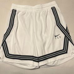 Brand New White Woman Basketball Shorts Size Extra Large With Tags Girls Basketball Shorts, Y2k Pfp Insta, Y2k Profile Pic, Painting Ideas Y2k, Party Outfit Y2k, Y2k Painting Ideas, Y2k Painting, Woman Basketball, Womens Basketball Shorts