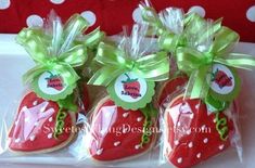 strawberry shortcakes wrapped in cellophane and tied with green ribbon