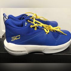 Under Armour Boys Ua Gs Sc 3zero Iv Gym Workout Athletic And Training Shoes Blue Brand New Sneakers With Box!!! Perfect For A Gift!! Under Armour Basketball Shoes, Girls Basketball Shoes, Red Basketball Shoes, Boys Running Shoes, Black Basketball Shoes, Under Armour Girls, Under Armour Shoes, Basketball Girls, Pink Sneakers