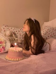 17 Doğum Günü, Lila Party, Cute Birthday Ideas, Breaking Point, 사진 촬영 포즈, Bday Girl, Pretty Birthday Cakes, Foto Poses