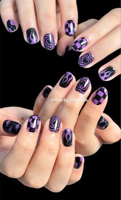 Goth Nails Inspiration, Nail Art Purple And Black, Black And Purple Gel Nails Short, Gothic Short Nail Designs, Emo Nail Ideas Short, Nail Inspo Purple And Black, Purple And Black Nails Designs Simple, Yoongi Inspired Nails, Nail Designs Purple And Black