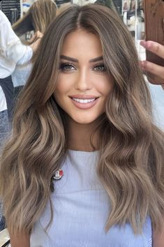 Brown With Ash Brown Highlights, Airtouch Hair Brunette, Brunette With Dark Roots, Spring Hair Trends Brunettes, Sandy Beige Brown Hair, Short Hair Balayage Curly, Biege Brown Hair Color, Mouse Brown Balayage, Light Brown Hair With Hazel Eyes