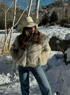 Colorado Vibes Outfits, Aspen Aesthetic Outfit, Cowboy Hat Winter Outfit, Cowgirl Snow Outfits, Western Fur Coat Outfit, Winter Cowboy Outfit, Jackson Hole Wyoming Winter Outfits, Kait Davis, Country Winter Outfits