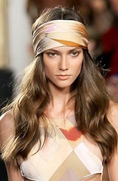 70s Hairstyles for Women That Are Trending- The Trend Spotter 70’s Hairstyles, 70s Hair And Makeup, Look Disco, How To Grow Your Hair Faster, How To Wear Scarves