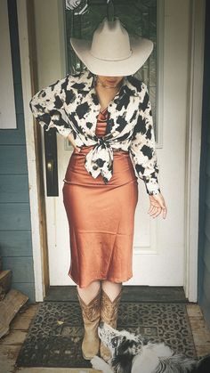 Satin Skirt And Cowboy Boots, Cowprint Outfit Ideas, Cowboy Boots With Skirt, Modest Cowgirl Outfits, Cowgirl Boots Outfit Dresses, Copper Outfit, Ootd Vaquero, Plus Size Western Outfits Woman, Vintage Western Outfits